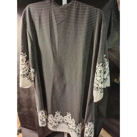 SOLD SOLD SOLD!! Lilypad Black and White Polka Dot Cardigan in a size 2X - Picture 2 of 6